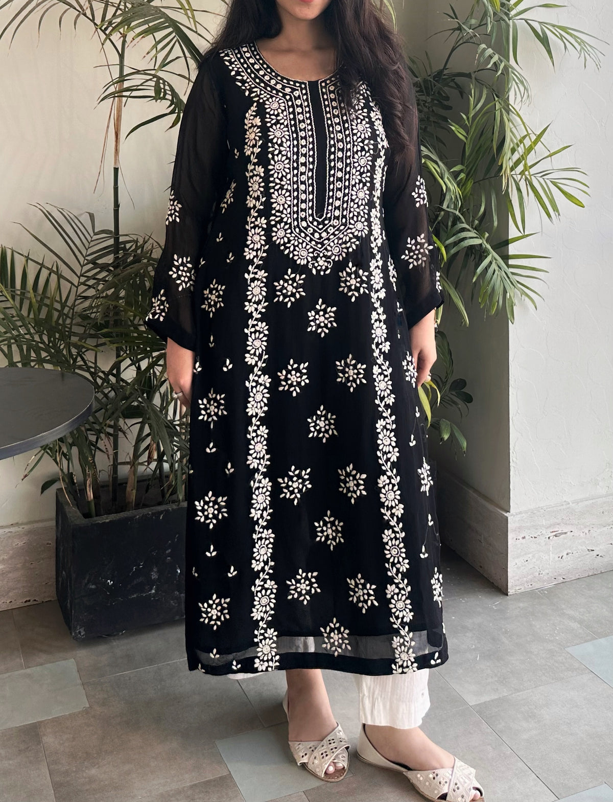 Ghar Nari - Black